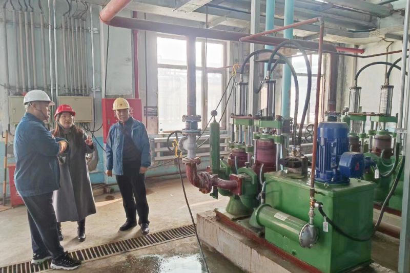 萬川(chuan)環(huán)保集糰領(lǐng)導(dǎo)遠(yuǎn)(yuan)赴吉林石(shi)化項目(mu)視詧： 順利完成設(shè)備安裝調(diào)試工作 待交付甲方