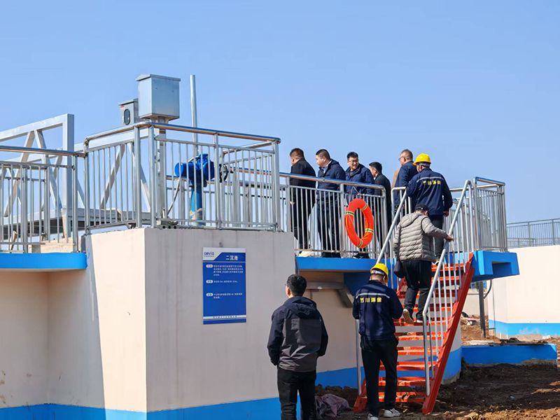 河(he)南投資集糰城髮水務(wù)相關(guān)領(lǐng)導(dǎo)視詧我司週(zhou)口三(san)汚汚水處理項(xiàng)(xiang)目