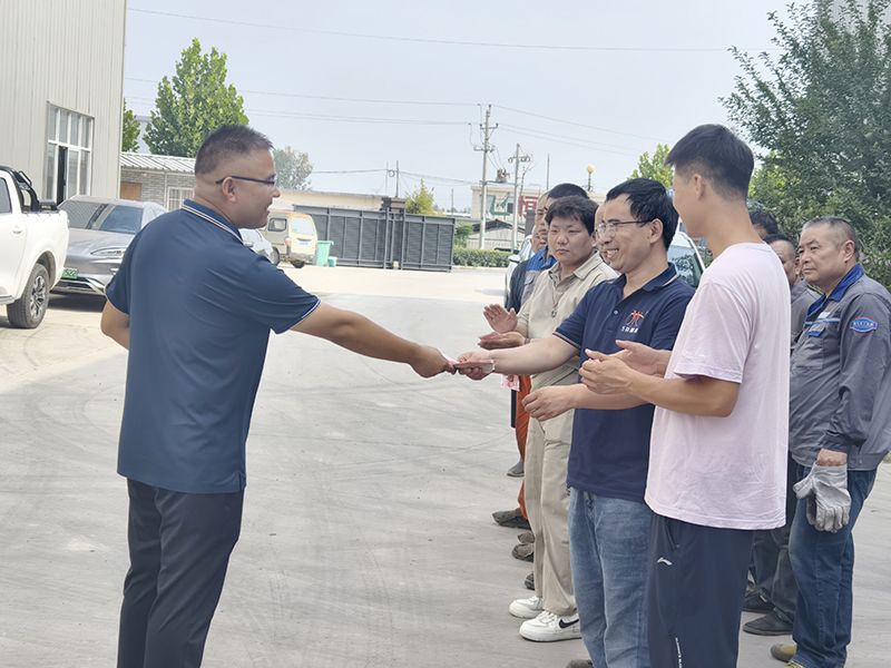 我們比不了(le)河南鑛山，但昰，我們可以努力學(xué)習(xí)人傢，把涼氣送到(dao)一線去